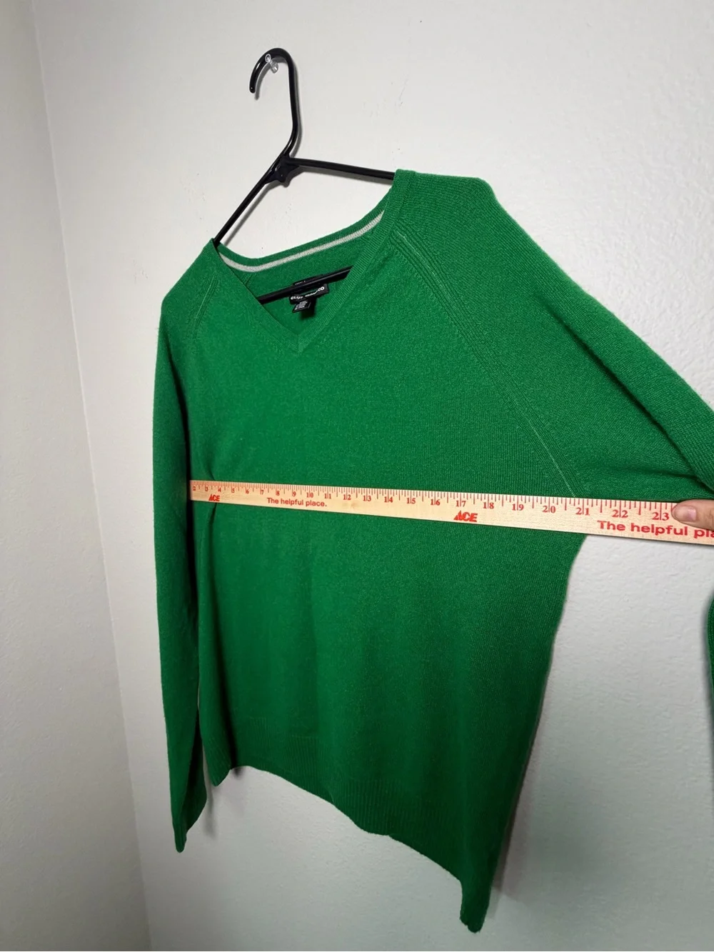 Club Monaco 100% Cashmere Kelly Green V-Neck Sweater Size M